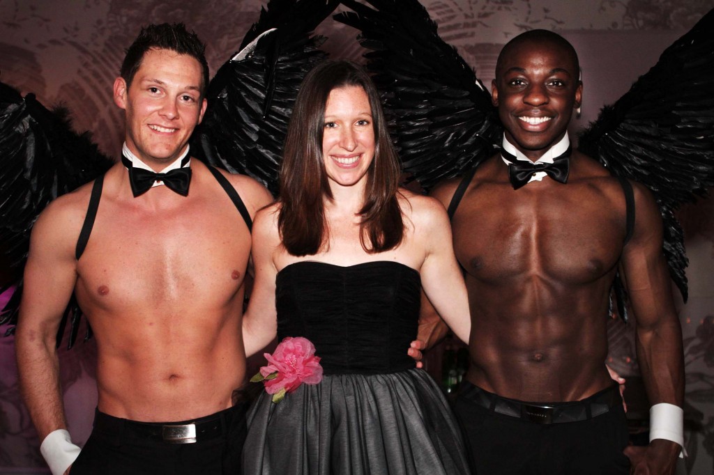 Lauren Kate with two shirtless angels