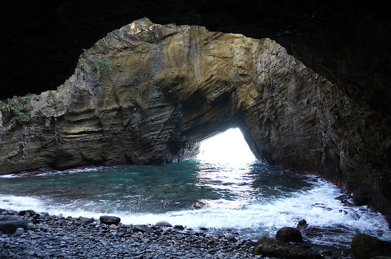 Ryugu Sea Cave, Japan. File ©Batholith, released into the public domain. 